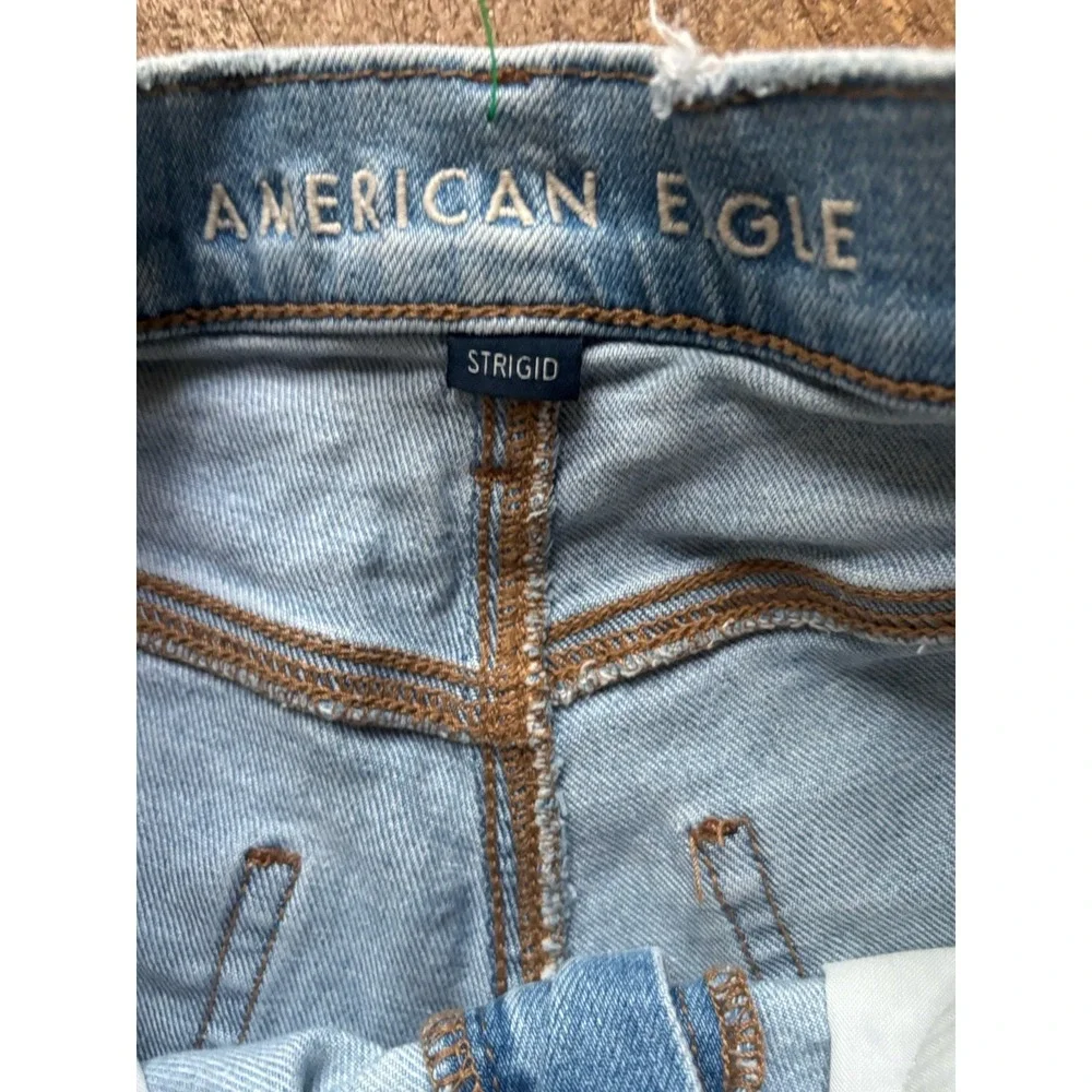 American Eagle Ladies Strigid Relaxed Short Distressed Jean Shorts Size 000